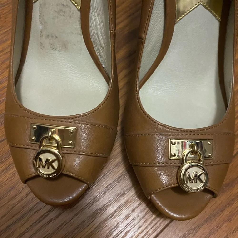 Michael Kors Hamilton Wedges! Size 7 1/2. - Picture 4 of 6